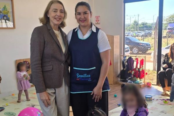26-06-01-rectora-con-el-presidente-26E940B85-1ADA-E967-FB08-F2C11F92CA8E.jpeg