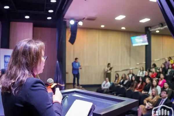mujeres-lideres-15869D6CB3-5DB4-83E1-C072-935E5E134836.webp