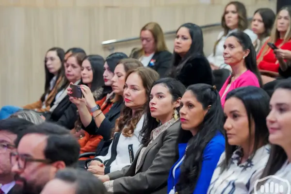 mujeres-lideres-2191D28336-5DBD-A2A7-55A3-E3221A5B1C64.webp
