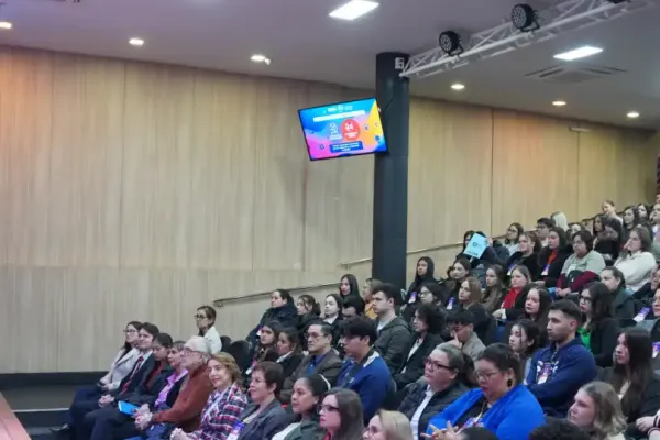 encuentro-de-investigadores-y-tesistas-266966EC9-6637-F218-A5D2-FFDB06E8CAFF.webp