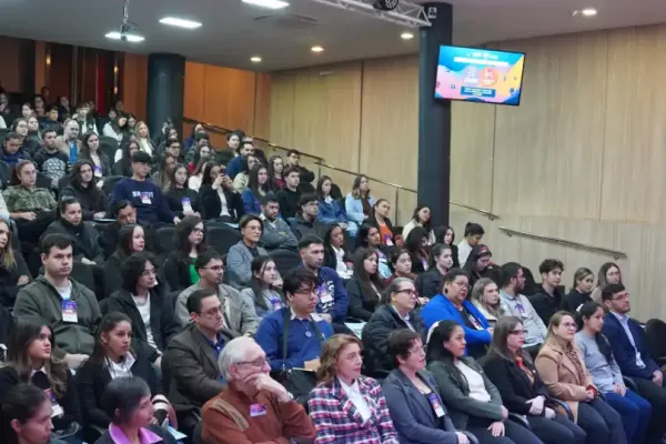 encuentro-de-investigadores-y-tesistas-50C5A6D52-E806-80C3-D124-B06BD911BA83.webp