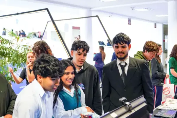 college-day-12B607F881-4CDD-395C-8850-880AF7475307.webp