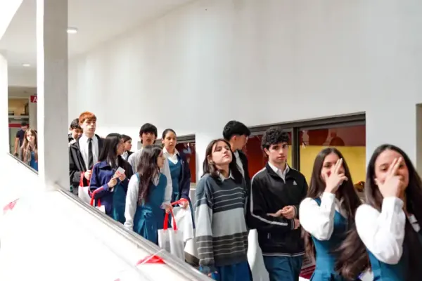 college-day-2083F0E6B0-EF24-1BDB-74EF-B3DFACAB717C.webp