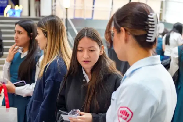college-day-45801F5001-04E5-267A-93B9-F02BD5C2CFA1.webp