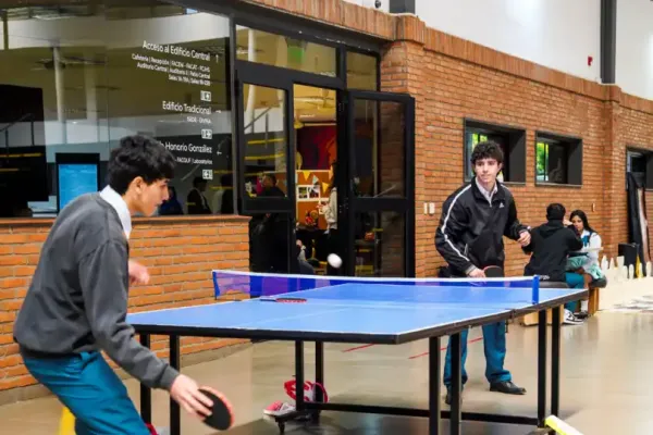 college-day-575CF99A53-1720-6738-BB9A-6DF51F4F6D52.webp
