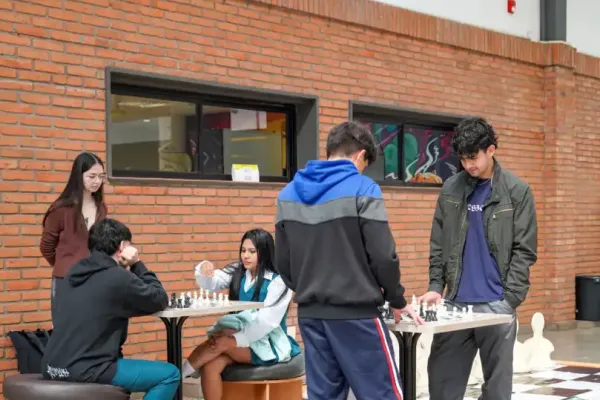 college-day-59ACDD54AC-7D64-8D87-32A3-46C73DEA3F53.webp