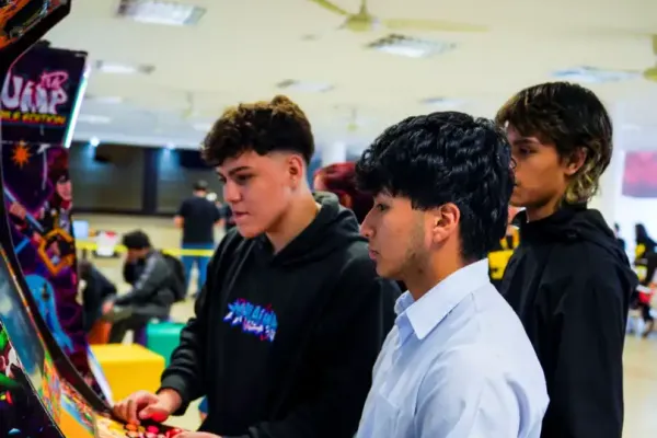 college-day-6711D7F249-E1B7-46D5-E038-566AF022A75E.webp