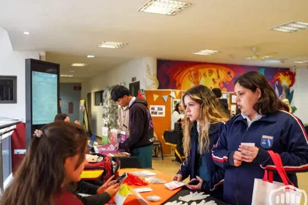 college-day-8754A9BF86-28A6-2A60-B4CC-775CBD0357F9.webp