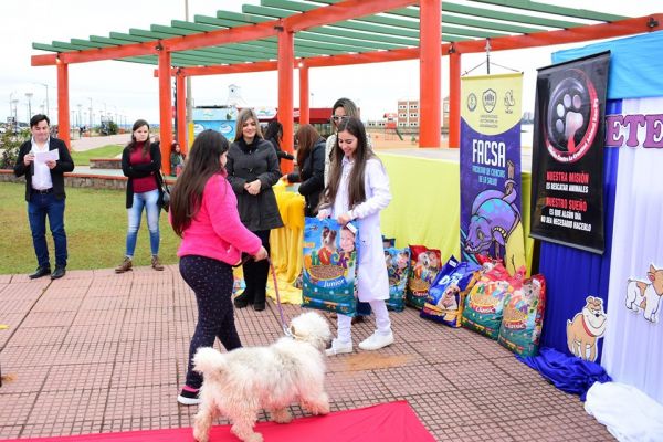 semana-del-veterinario-desfile-23EA95EB20-5D7B-5D4A-86E4-0DDBC5AF04C3.jpg