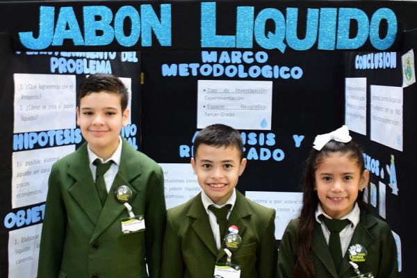 iii-feria-cientifica-2019-colegio-divina-esperanza-42C4CBABF0-5CF4-CBFC-90BE-758A7D38D859.jpg