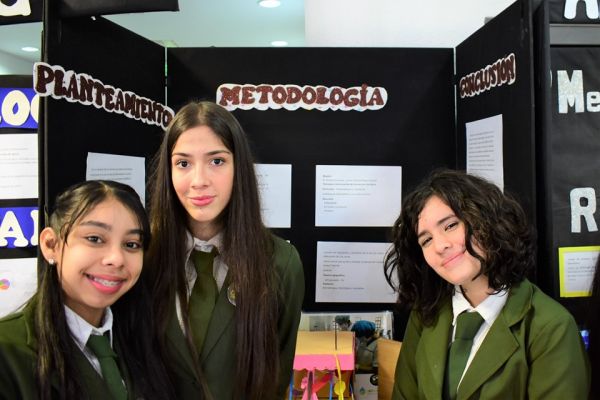 iii-feria-cientifica-2019-colegio-divina-esperanza-556DDD24AF-70C1-3EEE-EC31-C3B9C1B77584.jpg