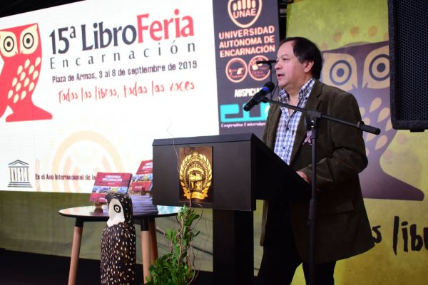 inauguracion-15-libroferia-encarnacion-03563A2B4E-B5B5-010B-4F73-313097F32E6D.jpg