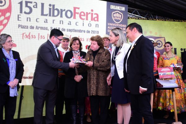 inauguracion-15-libroferia-encarnacion-132000930C-EE4C-F501-FD5D-3DF0BD048999.jpg