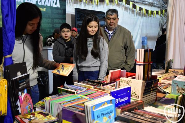 dia-1-libroferia-encarnacion-unae-18F9A77E94-D47A-FDB3-3670-7D15A708E091.jpg