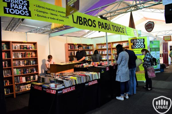 dia-1-libroferia-encarnacion-unae-55F9FB837B-1265-4132-AB31-5FBEC4964BF6.jpg