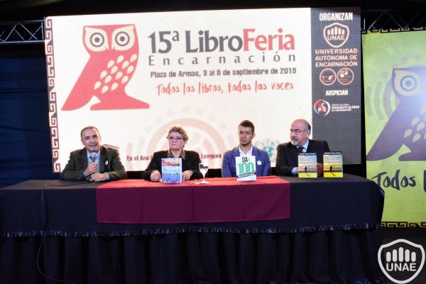 dia-1-libroferia-encarnacion-unae-93FE35A65-301C-7733-BF44-BF77C1CC4D08.jpg