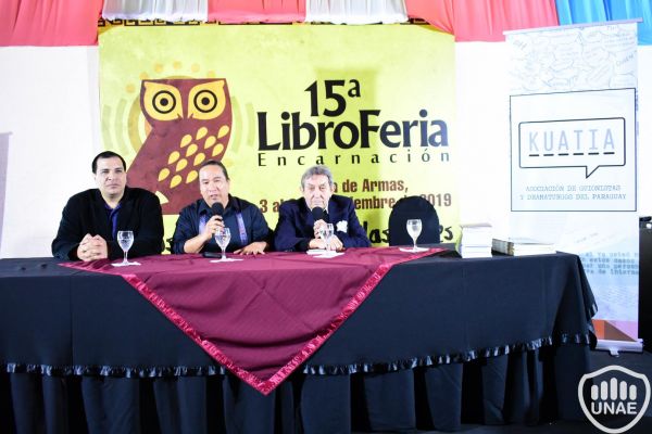 dia-2-libroferia-encarnacion-unae-58778B27A4-5CCB-0766-3637-4C40A50728E2.jpg