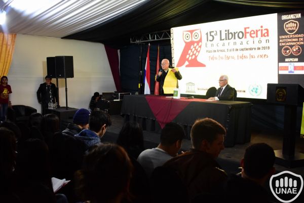 libroferia-encarnacion-2019-dia-3-480E8F4ECF-387F-CF53-A419-FB2C2989D68D.jpg