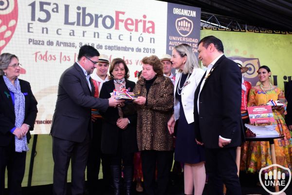 libroferia-encarnacion-2019-dia-3-846923CB6A-3309-647C-ED78-25C9FAC9E936.jpg