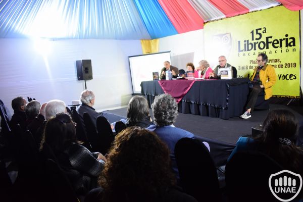 libroferia-encarnacion-2019-dia-3-8B8DB0328-BDCF-3D33-16C1-445313BA31C8.jpg