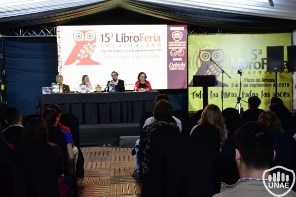 libroferia-encarnacion-2019-dia-4-70EBDD23AC-1AEE-AF13-B078-CBAE35EBE7E0.jpg