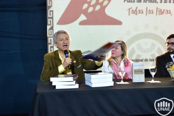 libroferia-encarnacion-2019-dia-4-86D44C715E-E973-7D08-7E60-314C851A7C17.jpg
