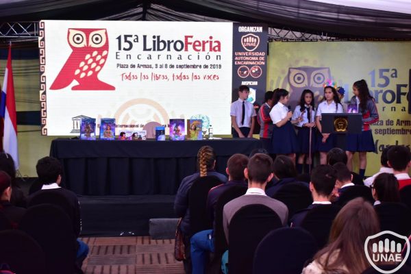 libroferia-encarnacion-2019-dia-4-99D11E2244-14B6-8D57-8D6B-CC05624C5D9A.jpg