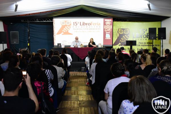 libroferia-encarnacion-dia-5-2F2F8BAFB-C993-B02F-9249-B98BFE651642.jpg