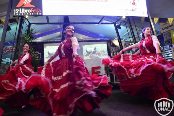 libroferia-encarnacion-dia-6-1411E9F69D4-BE12-C822-5DCA-CA03581967C1.jpg