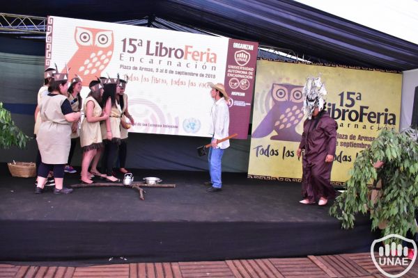 libroferia-encarnacion-dia-6-20BFBDB178-2C61-E1C1-31DB-A82ED0E431FE.jpg
