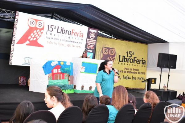 libroferia-encarnacion-dia-6-7A7098606-7783-91F0-3AE5-149D32E99F08.jpg