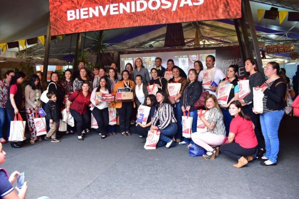 animadores-lectura-2019-libroferia-encarnacion-unae-0698EDBB0D-BDFE-362F-F55F-37433513ACE3.jpg