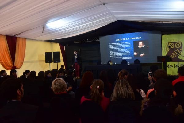 jornada-de-divulgacion-cientifica-libroferia-encarnacion-unae-2019-066755BDB4-9D0F-F009-A1E9-69AEA1E71B70.jpg