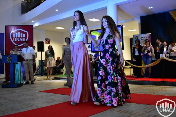 desfile-de-temporada-11B630364A-3BC2-54AD-A68D-353656D0CFEF.jpg
