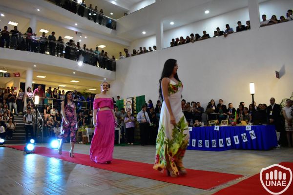 desfile-de-temporada-2282616AD8-5327-24A6-50B1-B62DCAECB997.jpg