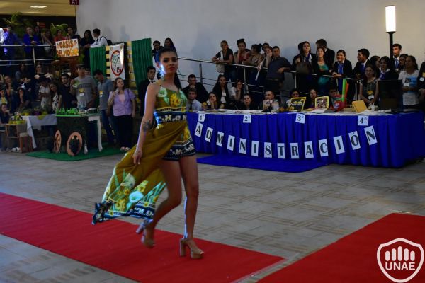 desfile-de-temporada-2736360E7A-C771-39A3-9C2D-C40D68EADCF1.jpg