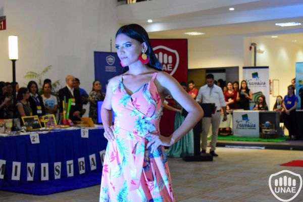desfile-de-temporada-64EFA0E0BD-900D-4B39-6BA2-938A2F89F792.jpg