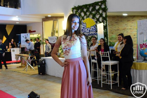 desfile-de-temporada-76631A0D9A-D99B-E43F-2077-7C92B27657B8.jpg