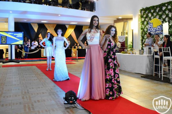 desfile-de-temporada-81A9F959C9-2EB5-D5FD-2303-D22F61451E46.jpg