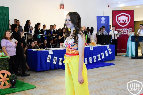 desfile-de-temporada-92C31583C1-51F1-7BE8-6408-A40F9B07CA5D.jpg