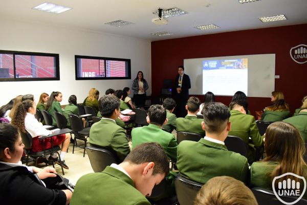 dia-2-workshops-dirigido-a-estudiantes-de-3-1067BFB216-C3C8-4B35-A0A3-69B0A94AF556.jpg
