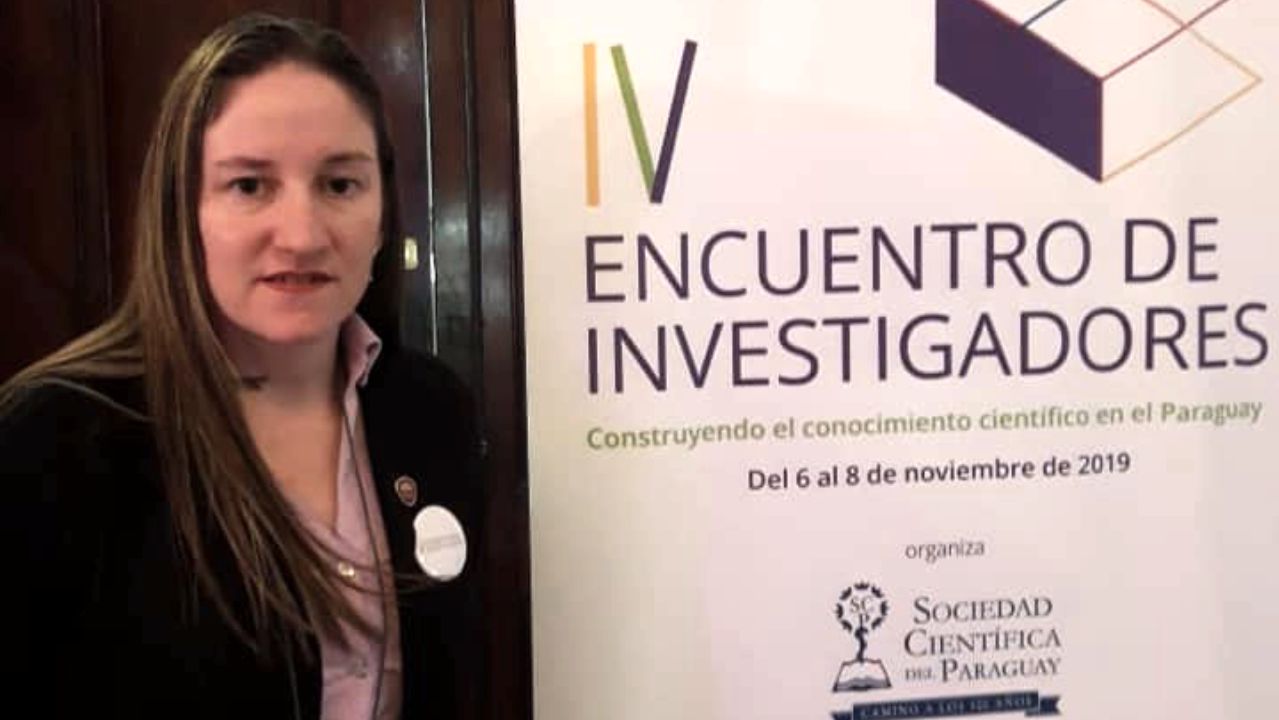 docente unae presenta articulo de investigacion 03